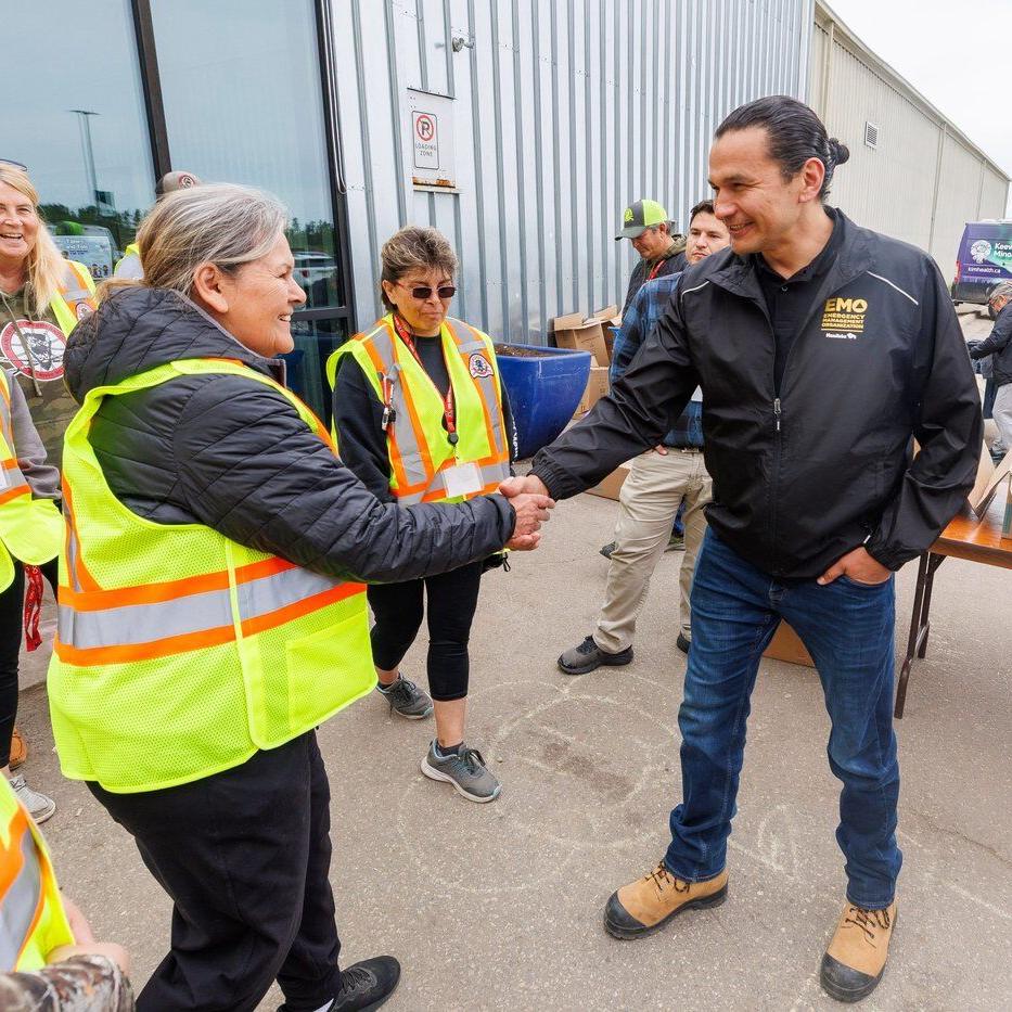 Fires force Manitoba to prep for evacuees, bring alert to jewel Saskatchewan park